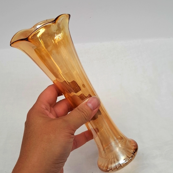 - MCM 8.5”   handmade marigold carnival glass flutted edge SWUNG VASE - Picture 5 of 5